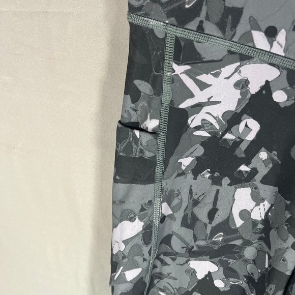 North Face Printed Motivation Hi-Rise 7/8 Pocket Leggings Women's Larg Camo Grey - Picture 5 of 10